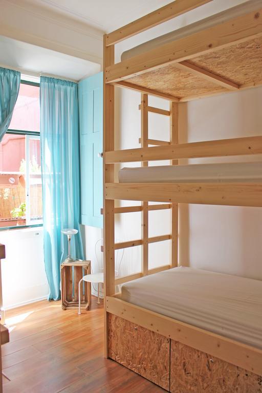 Lookout Lisbon Hostel Rom bilde